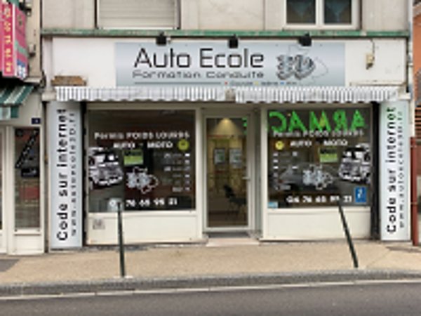 Façade de l'agence des Abrets avec ses vitrines et son enseigne Auto École 3D